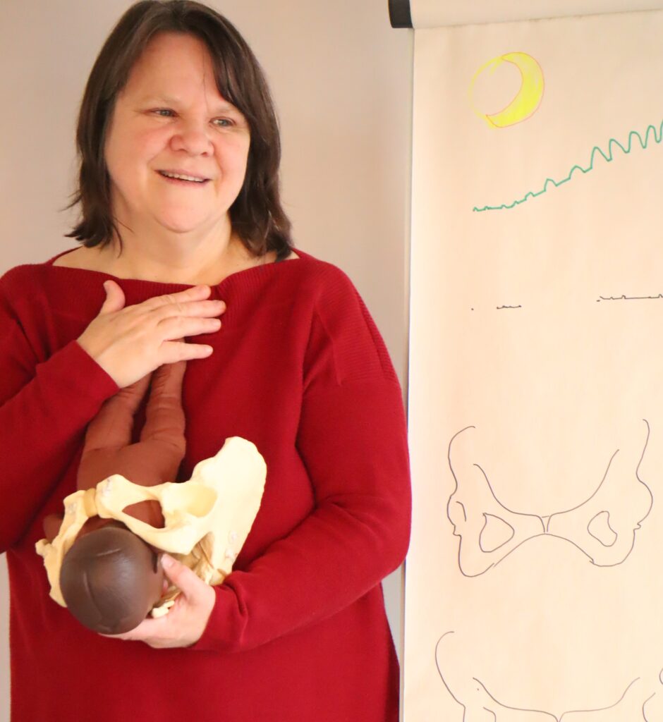 Gail Teaching.2022 By Joyce Hoek Pula.cropped 940x1024